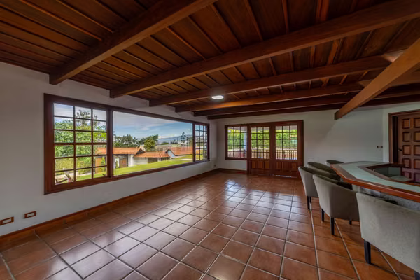 EXCLUSIVA PROPIEDAD EN PALMA DE MAYORGA, ESCAZÚ | CASA + APARTAMENTO + AMPLIAS ÁREAS INDEPENDIENTES