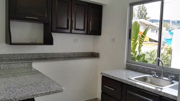 Apartamento bien iluminado y ventilado en residencial Seguro