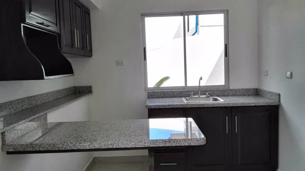 Apartamento bien iluminado y ventilado en residencial Seguro