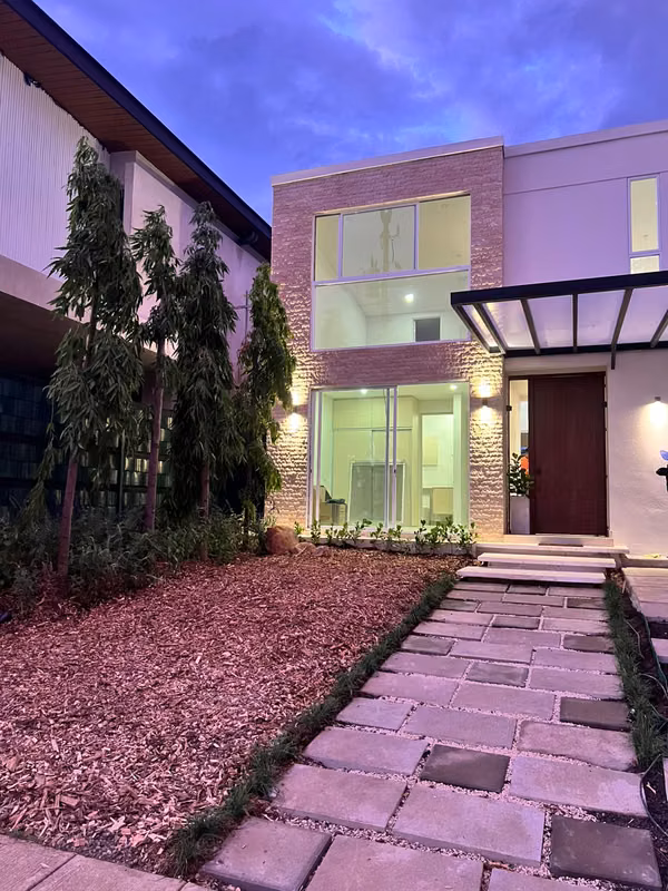 Casa Moderna Villa del Sol | 1.5 Niveles + Mezanine + Jardín