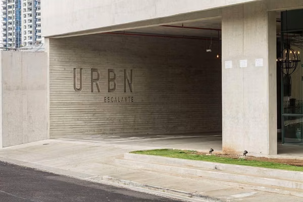 Apartamento Amoblado en Venta en URBN Escalante – Piso 26