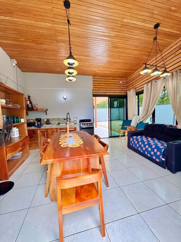 Casa Playa Junquillal Guanacaste Piscina y Parqueo 6 Autos