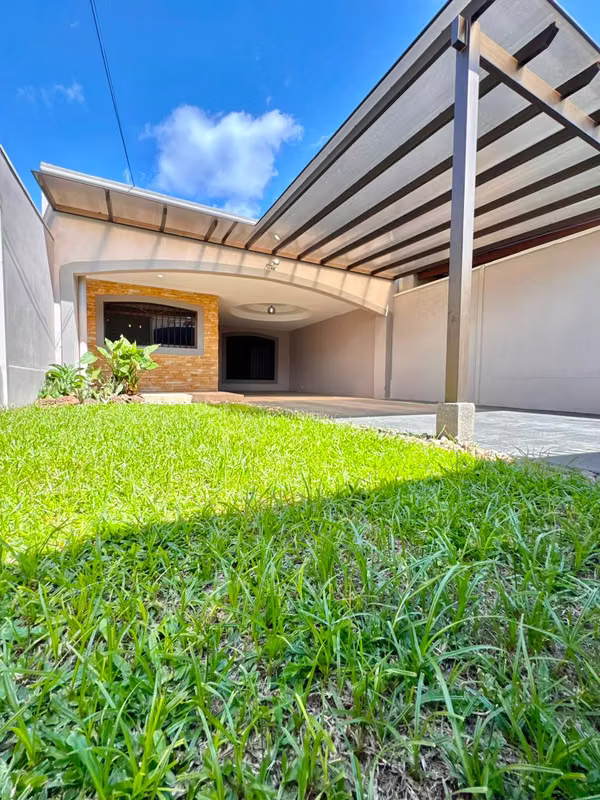 Venta Casa El Coyol Alajuela con 3 Parqueos y cerca de Zona Franca
