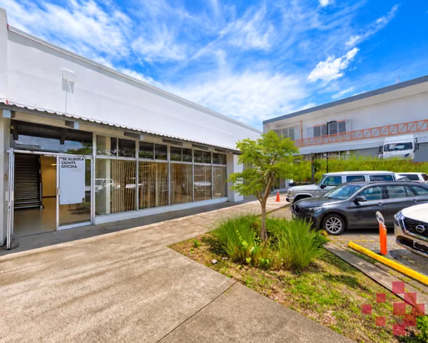 Local Comercial con Oficinas en Alquiler – Oficentro Triviúm, Guachipelín de Escazú