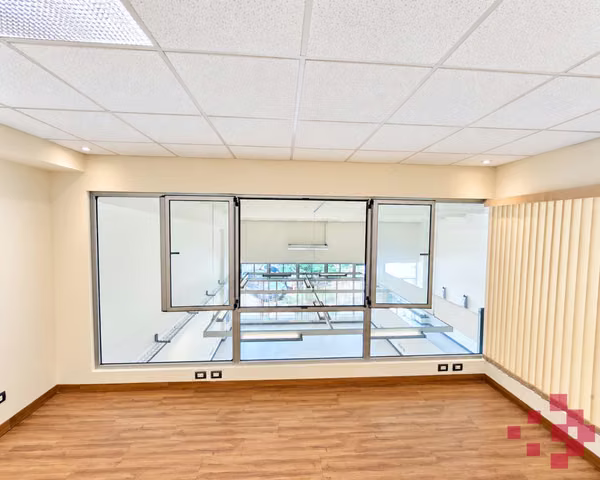 Local Comercial con Oficinas en Alquiler – Oficentro Triviúm, Guachipelín de Escazú