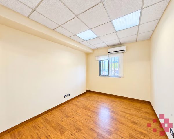 Local Comercial con Oficinas en Alquiler – Oficentro Triviúm, Guachipelín de Escazú