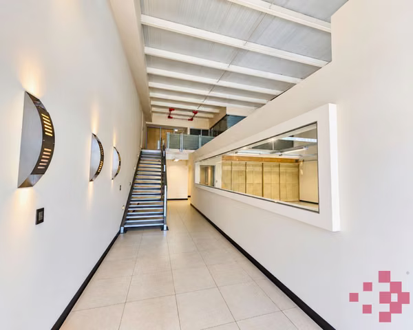 Local Comercial con Oficinas en Alquiler – Oficentro Triviúm, Guachipelín de Escazú