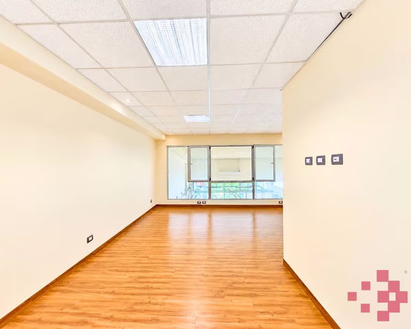 Local Comercial con Oficinas en Alquiler – Oficentro Triviúm, Guachipelín de Escazú