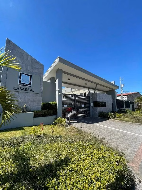 Apartamento en Alquiler San Sebastián | 3 Habitaciones | 3 Baños | 2 Parqueos | 500.000