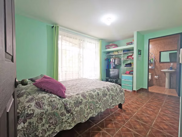Hermosa casa con Lindo Jardín a 25 minutos de La Fortuna