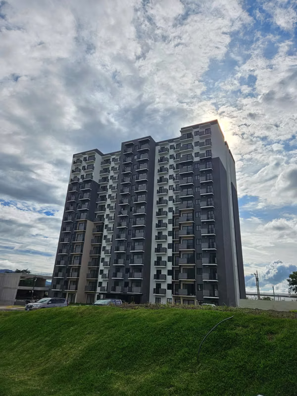 Alquiler Apartamento para estrenar Khaya Ruta Uno Barreal Heredia - 2 habitaciones | 2b | Piso 11 | Línea blanca nueva