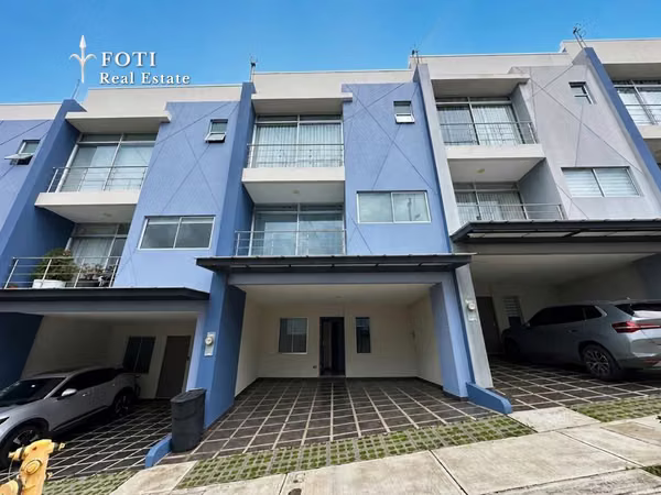 Santo Domingo de Heredia | 200 m² | 3 Niveles | Terraza y Jardín