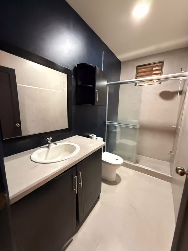 APARTAMENTO SE RENTA EN 400 MIL COLONES EN ROHRMOER CON PARQUEO Y EN PLANTA BAJA