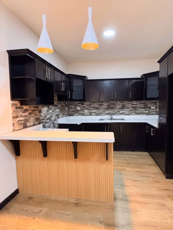APARTAMENTO SE RENTA EN 400 MIL COLONES EN ROHRMOER CON PARQUEO Y EN PLANTA BAJA