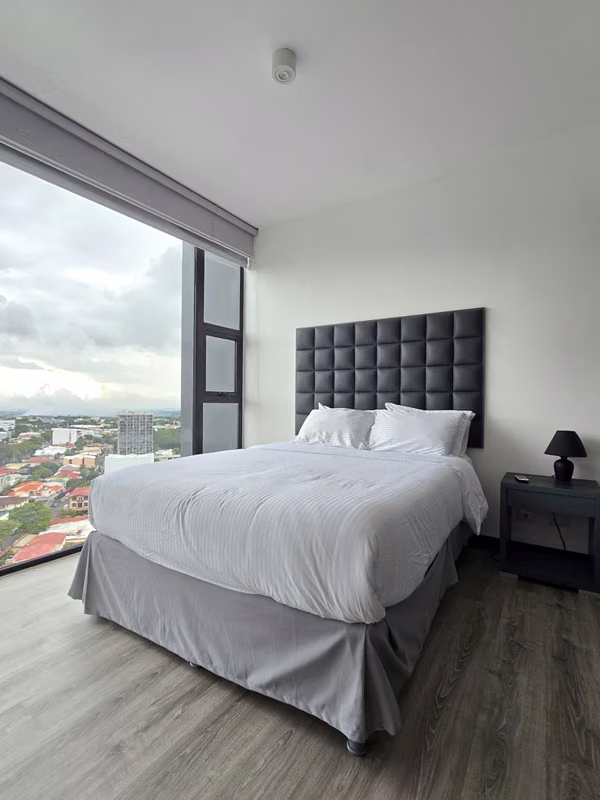 APARTAMENTO AMUEBLADO HERMOSO EN TORRE ROHRMOSER DE UN DORMITORIO CON PARQUEO Y BODEGA