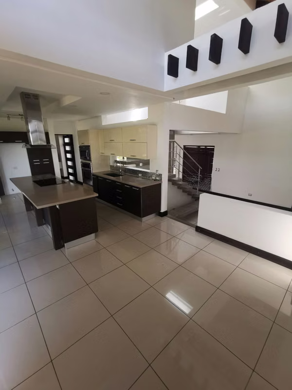 HEREDIA moderna casa en Condominio Francosta