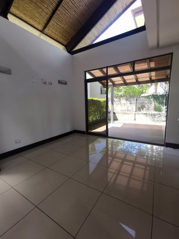 HEREDIA moderna casa en Condominio Francosta