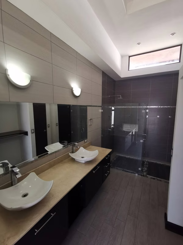 HEREDIA moderna casa en Condominio Francosta