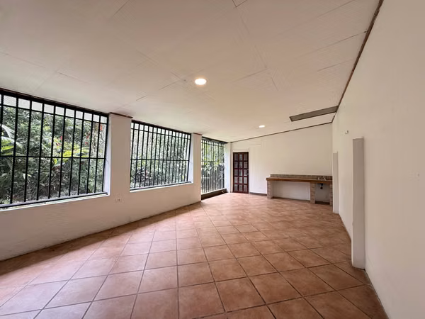 Guayabos Curridabat | Spacious Home with Garden | Private Community