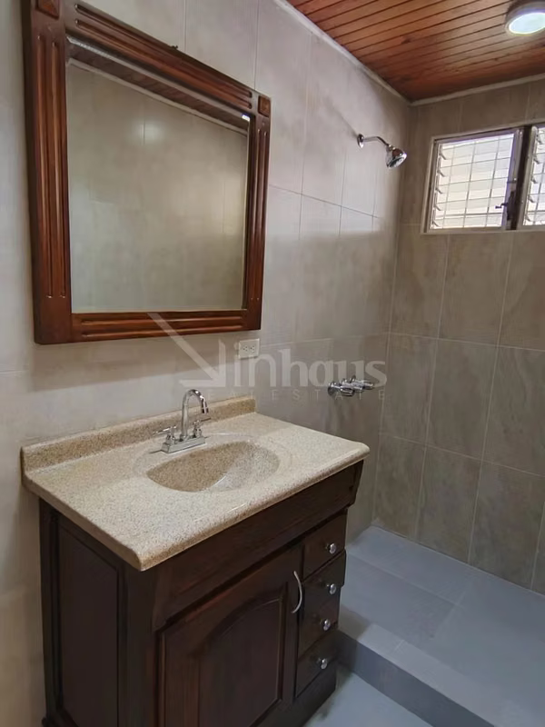 En venta amplia casa de una planta en Curridabat por Plaza del Sol P.P 38201