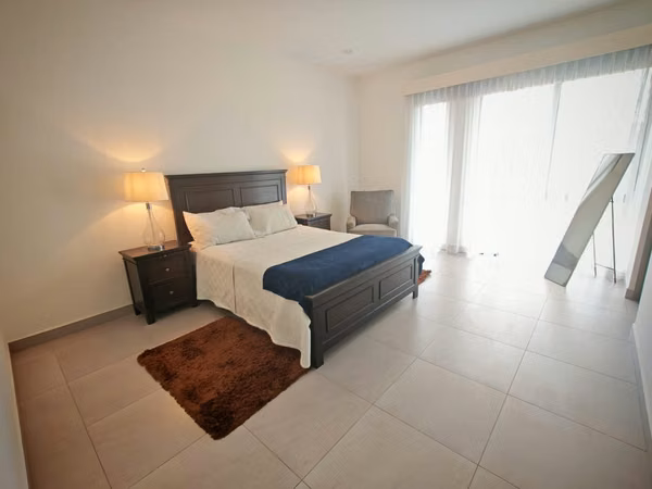 Condominio en Pozos, Santa Ana - Casa de Lujo SIN MUEBLES