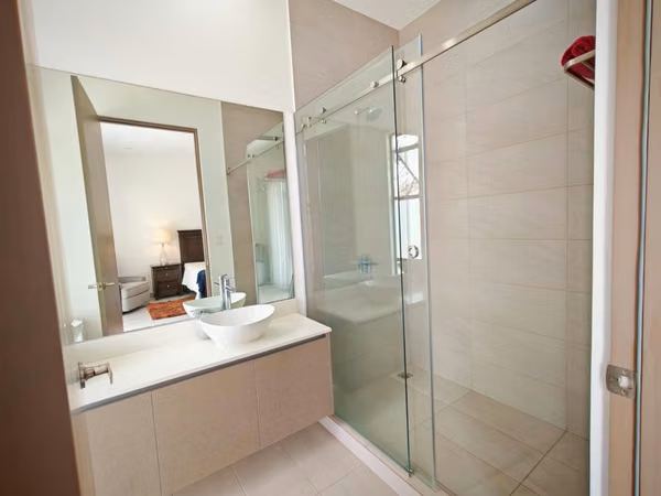 Condominio en Pozos, Santa Ana - Casa de Lujo SIN MUEBLES