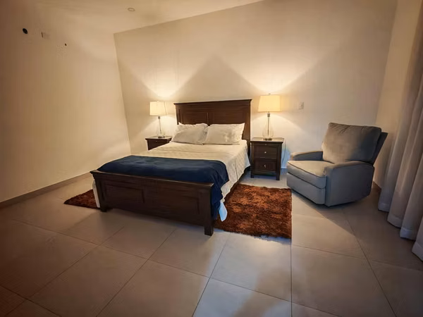 Condominio en Pozos, Santa Ana - Casa de Lujo SIN MUEBLES