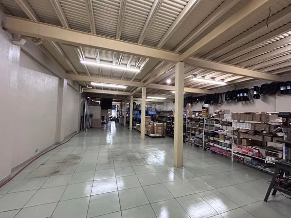Alquiler de Bodega Con Uso Comercial e Industrial en Belén