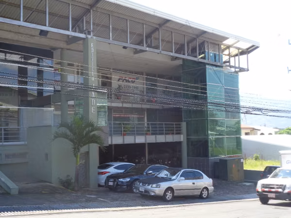ED-193 EDIFICIO  COMERCIAL EN HEREDIA CUENTA CON 2 ETAPAS