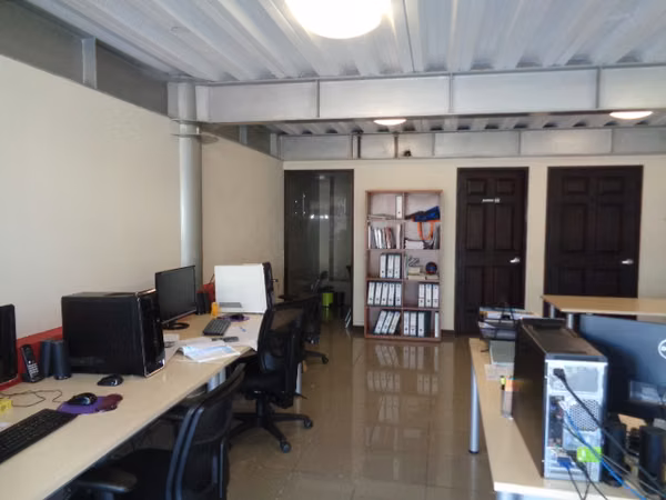 ED-193 EDIFICIO  COMERCIAL EN HEREDIA CUENTA CON 2 ETAPAS