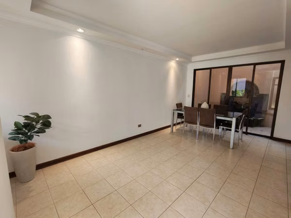 Se alquila apartamento en San Rafael de Escazú. Disponible 15  DE OCTUBRE.