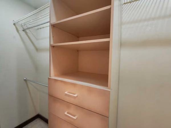 Se alquila apartamento en San Rafael de Escazú. Disponible 15  DE OCTUBRE.