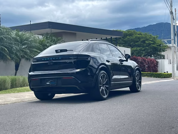 PORSCHE MACAN TURBO ELECTRIC