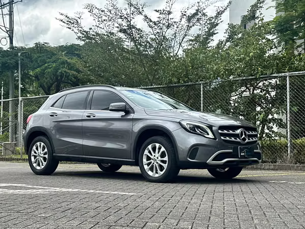 MERCEDES BENZ GLA180