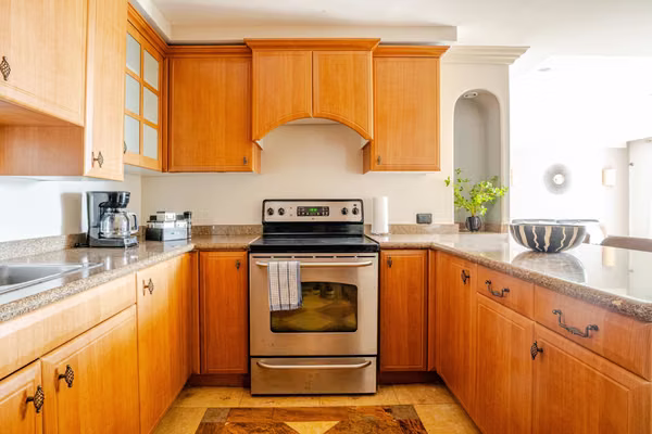 Moderno Apartamento Amoblado  – Escazú, Trejos Montealagre