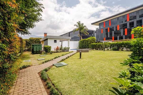 Moderno Apartamento Amoblado  – Escazú, Trejos Montealagre