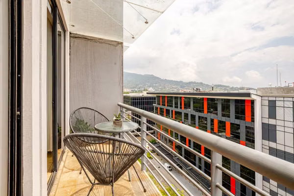 Moderno Apartamento Amoblado  – Escazú, Trejos Montealagre