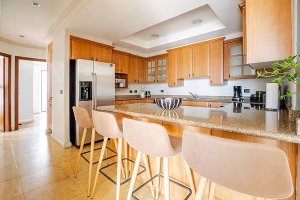 Moderno Apartamento Amoblado  – Escazú, Trejos Montealagre