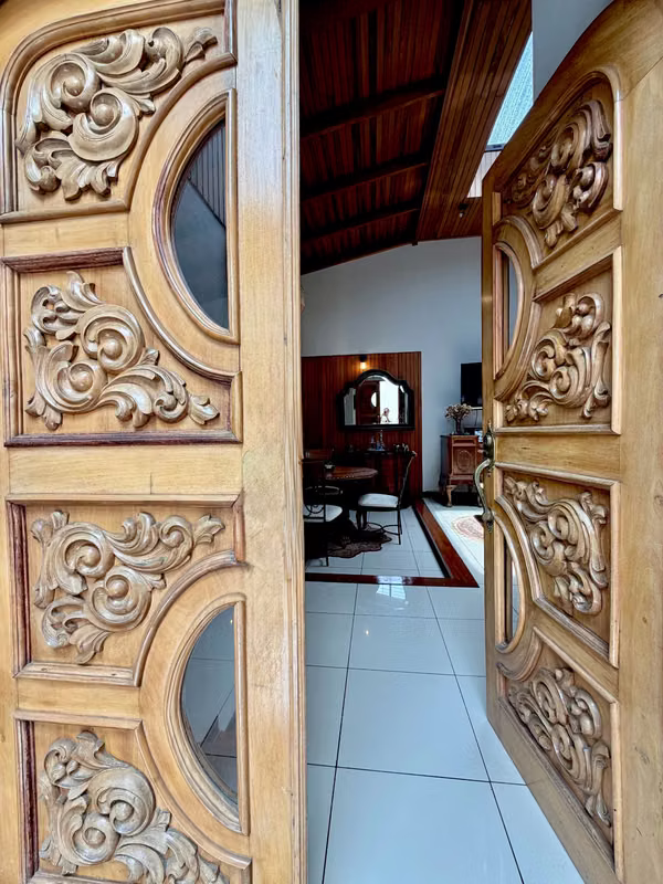 Casa en venta en Los Yoses, San José | 4 habitaciones | 225 m² EM512