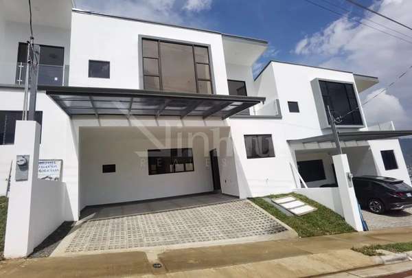 id 40099 Sale of house with first floor room - Three rivers