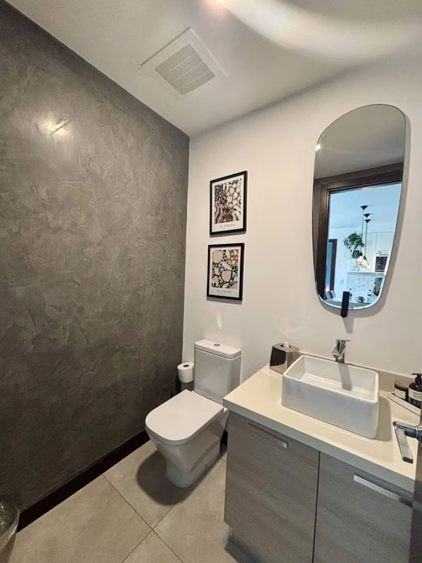 Apartamento en Primer Nivel con Jardín Privado | 2 Habitaciones, 2.5 Baños y Totalmente Amoblado