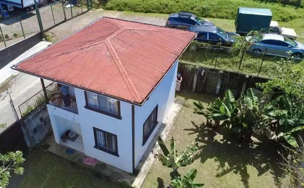 SEMI-FURNISHED PET-FRIENDLY HOUSE FOR RENT IN SANTA ANA WITH LARGE GARDEN