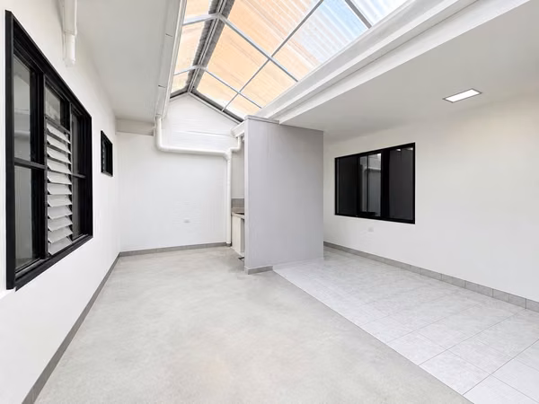 Casa de una planta en zona residencial con patio muy cerca de la Pinares