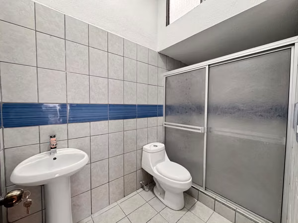 Casa de una planta en zona residencial con patio muy cerca de la Pinares