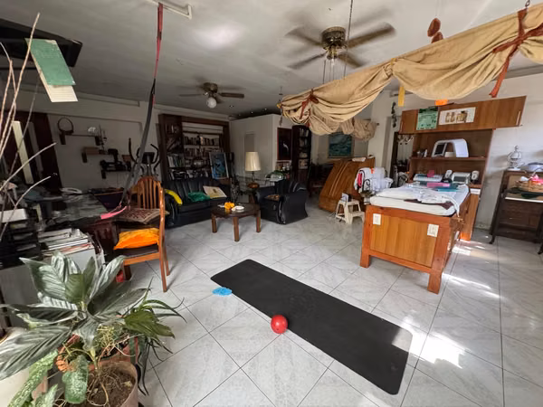 OPORTUNIDAD VENTA DE CASA AMPLIA Y EXCELENTE ESTADO EN ROHRMOSER