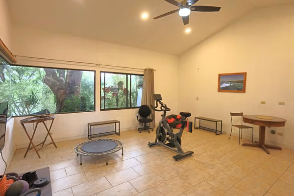 Espectacular Casa con Vistas al Cañón y Casa de Huéspedes en Ciudad Colón