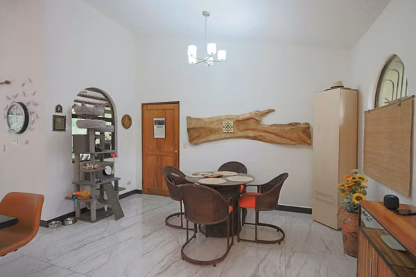 Espectacular Casa con Vistas al Cañón y Casa de Huéspedes en Ciudad Colón