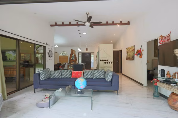 Espectacular Casa con Vistas al Cañón y Casa de Huéspedes en Ciudad Colón
