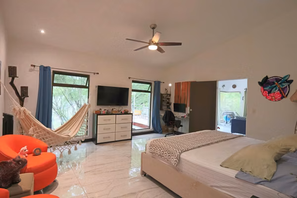 Espectacular Casa con Vistas al Cañón y Casa de Huéspedes en Ciudad Colón