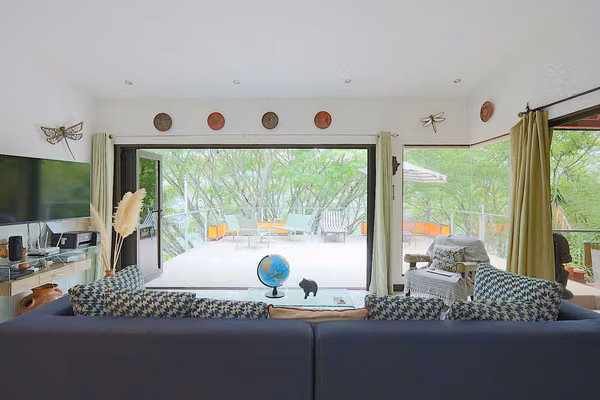 Espectacular Casa con Vistas al Cañón y Casa de Huéspedes en Ciudad Colón